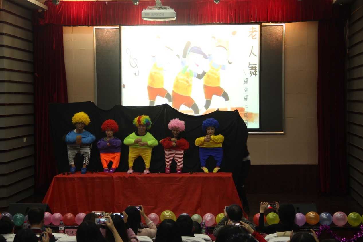老人舞.jpg